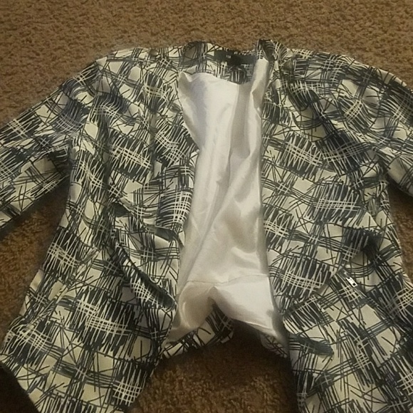 Black and white blazer - Picture 1 of 1